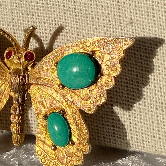 Vintage Butterfly Green Oval Cabochon Gold Tone Brooch - Picture 5 of 15